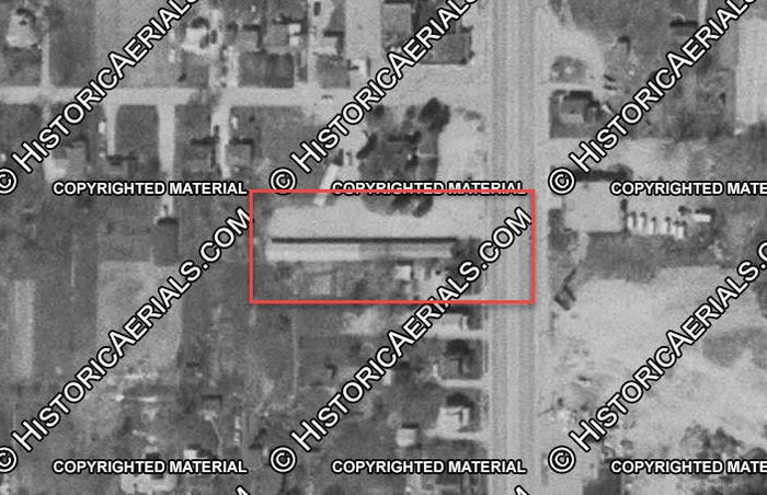 Town & Country Motel (Town and Country Motel) - 1970 Aerial (newer photo)